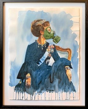 H.M. Dronning Margrethe II, nu med coronabind eller som her med gasmaske, for aktuel er udstillingen også. Hans skildringer af Majestæten fra hendes officiel foto i forbindelse med tronovertagelsen i 1972 viser hans tråde tilbage til over Roy Lichtenstein og Andy Warhols Popart-eksperimenter i 50ernes og 60ernes USA. <i>troels laursen</i>