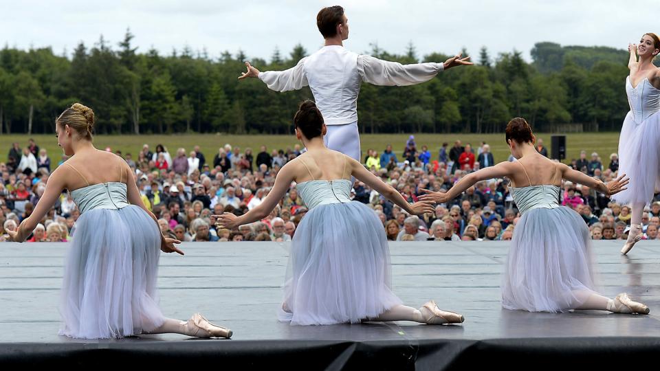 12. juni gæster Den Kgl. Ballet igen Nationalpark Thy, når de optræder ved Nors Sø. Billedet viser deres optræden i 201. Arkivfoto: Peter Mørk