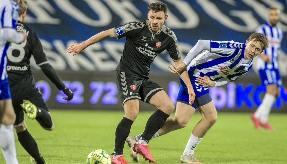 Kristoffer Pallesen var en af mange AaB-spillere, der ikke ramte niveau fredag aften. Foto: Martin Damgård