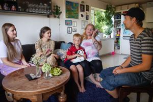 Vendepunkt for Lina og Morten: Rådgivere møder familien i hjemmet
