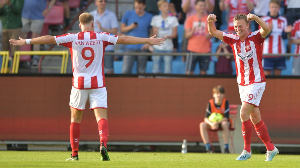 Tom van Weert og Mikkel Kaufmann stod for de tre AaB scoringer. Foto: Claus Søndberg