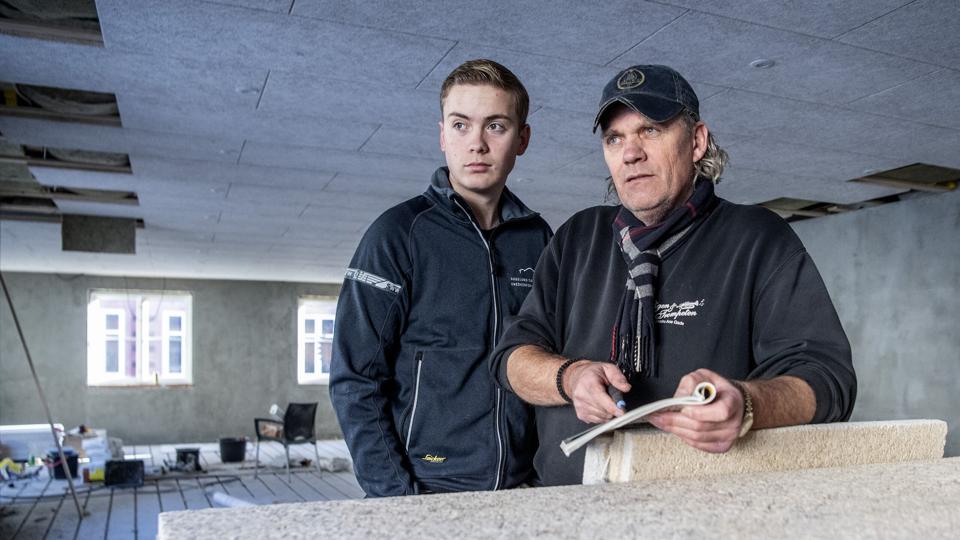 Niels Silkjær Bøgelund Madsen (th.) med sin søn, Mikkel (tv.). Foto: Henrik Louis