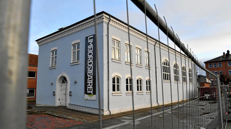 Der blev så småt taget fat på nedrivningsarbejdet fredag. Foto: Peter Mørk