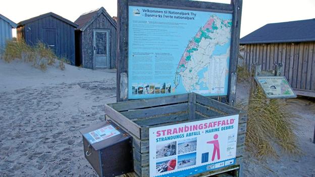 Kasserne står langs hele kysten fra Bulbjerg til Agger, og bare i løbet af i år har forbipasserende og frivillige samlet 10 tons affald ind. Privatfoto