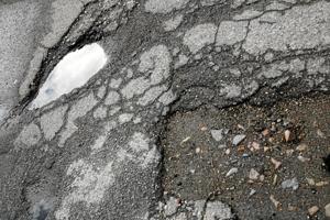 Trods million-investeringer i ny asfalt: Vejene bliver dårligere og dårligere i Thisted