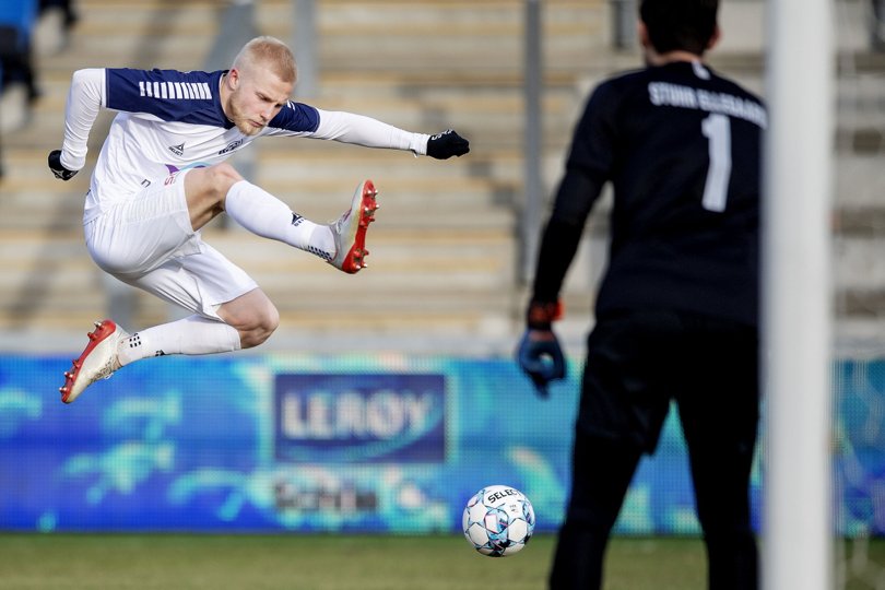 Estiske Henri Järvelaid fik lidt mere end 90 minutter på banen, da han blev skiftet ind efter to minutters spil, idet Morten Knudsen pådrog sig en hovedskade. Arkivfoto: Lars Pauli <i>Foto: Lars Pauli</i>
