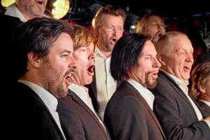 5 stjerner: Norsk korfilm med døende dirigent - du skal være lavet af rustfrit stål for ikke at knibe en tåre!