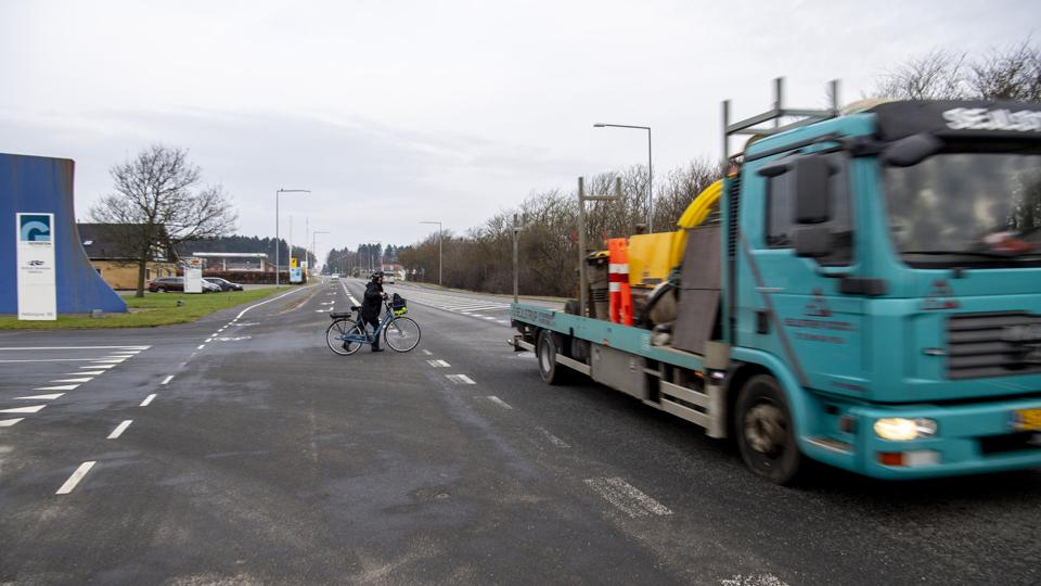 Der bliver nu etableret endnu en lysregulering på Ålborgvej i krydset her, hvor mange har problemer med at komme ud, specielt i morgentrafikken. .Foto: Kim Dahl Hansen