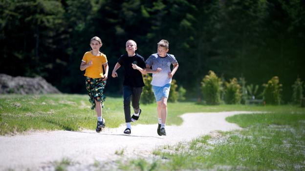 Allerede sidste år indviede man i Blære en ny Sløjfesti, der skal være med til at binde landsbyen endnu bedre sammen. Nu er landsbyen klar til at tage det næste - store - skridt frem mod realiseringen af de ambitiøse Sløjfepark-planer. Arkivfoto Torben Hansen