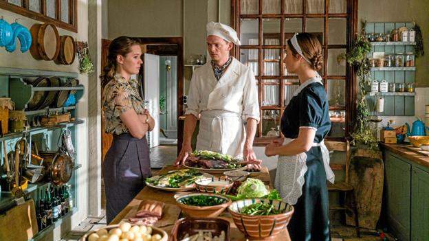 Serien gennemsyres hele tiden af en forventning om, at det aldrig går helt galt for nogen af de faste roller. Foto: Mike Kollöffel/TV 2 <i>Mike Kollöffel/TV 2</i>