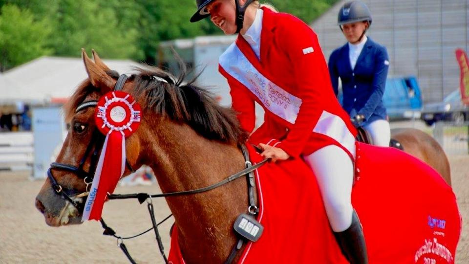 Rytteren Caroline Attermann er en af dem, der hyldes for sin indsats i 2019, hvor hun vandt nordisk mesterskab. Arkivfoto
