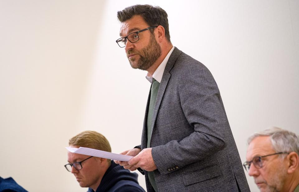 - Konkret foreslår vi tre tiltag som muligheder til indhold af en lokal hjælpepakke i forhold til håndværkere, siger S-gruppeformand Tore Müller. Arkivfoto: Bo Lehm