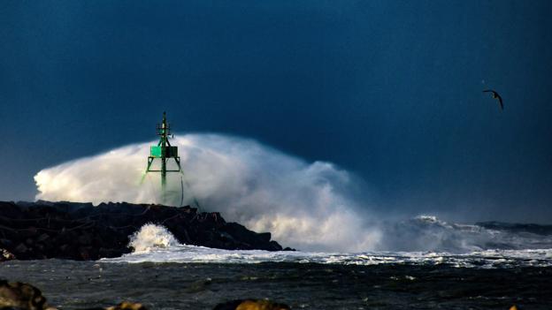 Stormvejr på Hirtshals Havn.