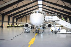Kom med indenfor i Aalborgs nye fly-hangar: - En fantastisk dag for Nordjylland