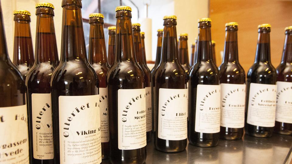 Øl fra Ølleriet Håndgjow i Heltborg. Efter brygmesterens død er dette mikrobryggeri lukket, men nu er der taget initiativ til, at det kan genopsatå på Aagaard syd for Hurup. Arkivfoto