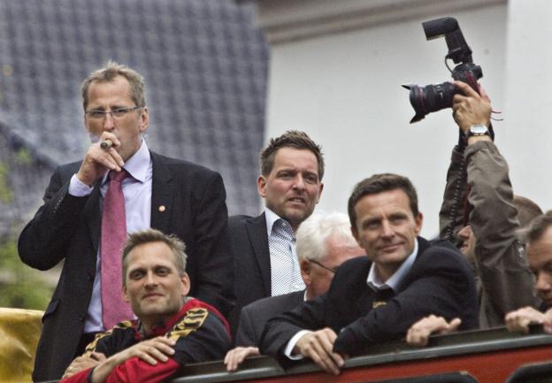 Martin Langagergaard (forrest tv.) og Erik Hamrén arbejdede også sammen, da AaB i 2008 kunne fejre klubbens andet danske mesterskab. <i>Arkivfoto: Martin Damgård</i>