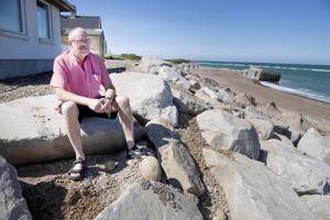 Færdigt arbejde: Hård granit sikrer nu Svends hus på udsat kyst