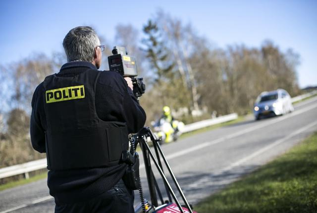 Politiet fik travlt med bødeblokken, da de målte hastigheder i Nordjylland. Foto: Sikker Trafik