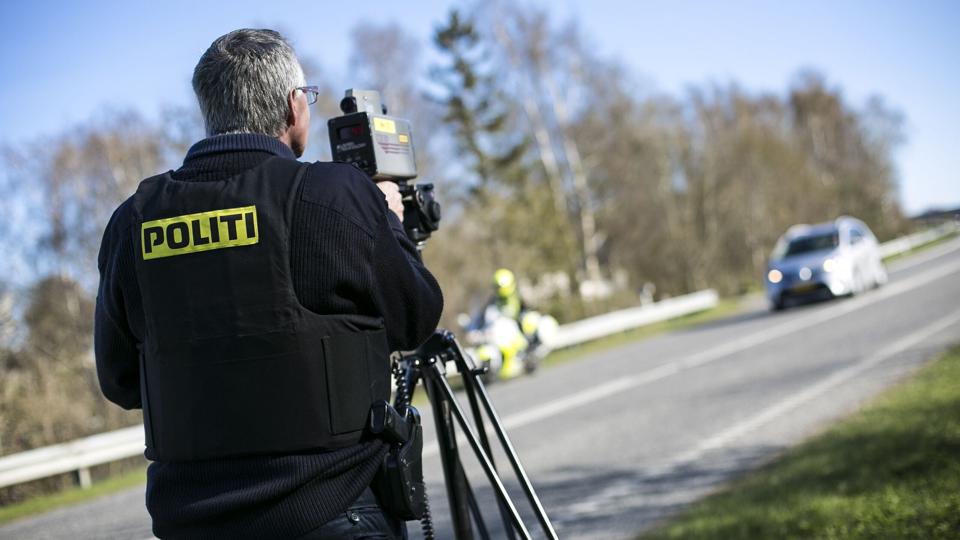 Politiet fik travlt med bødeblokken, da de målte hastigheder i Nordjylland. Foto: Sikker Trafik