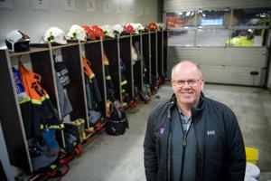 Bidt af brandbiler: Claus Sejer har fritidsjob som stationsleder