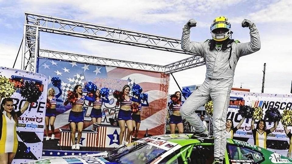 Lasse Sørensen efter en af sæsonens mange sejre. I weekenden skal han prøve kræfter med en oval bane. Foto: Motorsport.com