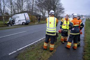 Trafikulykke: Anhænger på lastbil skubbede varebil af vejen