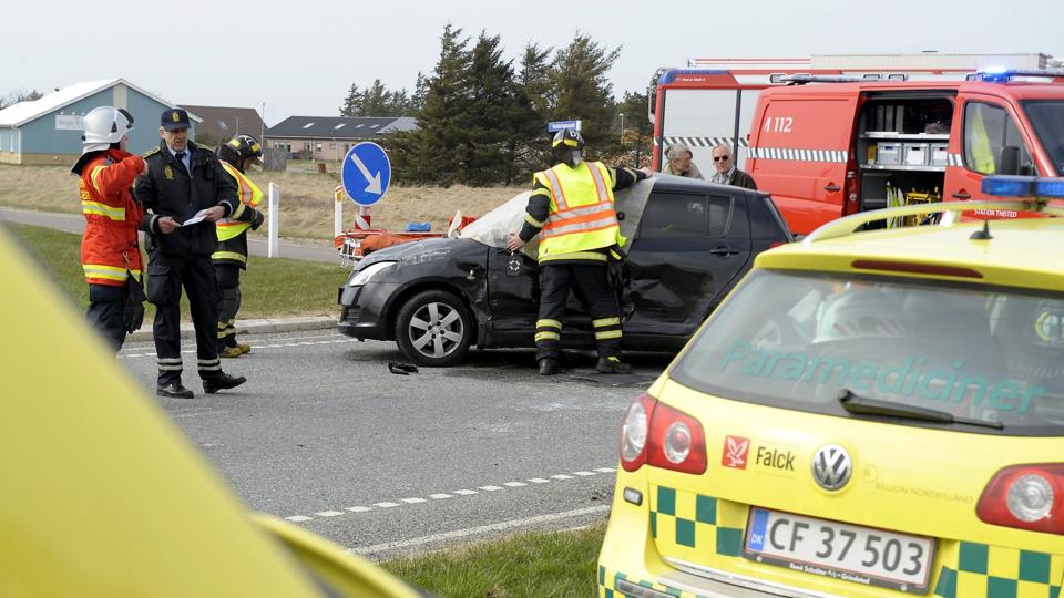 Gennem årene er der sket flere uheld i krydset. Det er sammen med udsigten til mere trafik ved Vorupør blandt argumenterne for ikke at udsætte byggeriet af rundkørslen. Arkivfoto: Peter Mørk