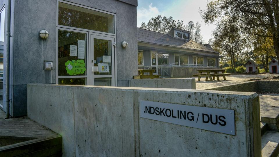 Vestbjerg Skole har i øjeblikket akutte problemer og har derfor lukket for varmen og det varme vand. <i>Arkivfoto: Michael Koch</i>