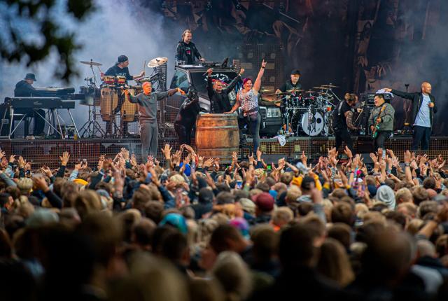 Fire dage er gået med musik på scenerne i Skalskoven. Her er det Suspekt, som spillede på Nibe Festival for 12. gang. Foto: Martin Damgård