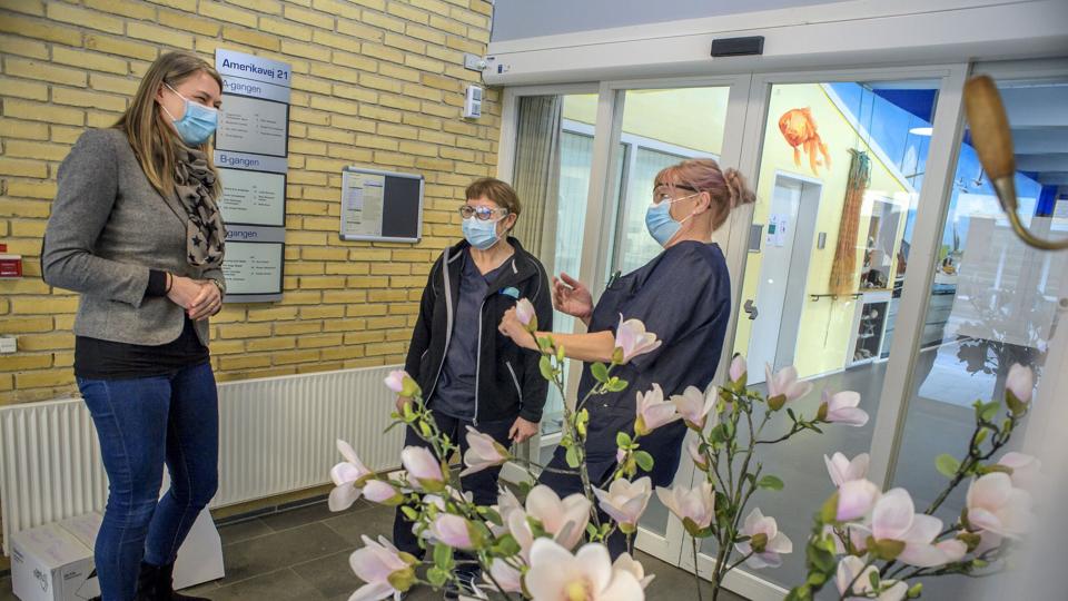 På plejehjemmet Solgaven i Hobro fik man hjælp fra andre ansatte i kommunen, da nøden var størst. Foto: Martin Damgård