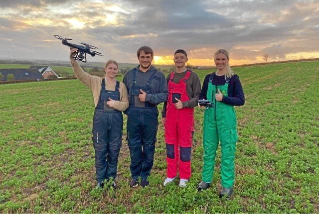WO-Drones fra Morsø Handelsgymnasium under EUC Nordvest kom på førstepladsen. De har opfundet en drone, som skal hjælpe landmændene. Foto: WO Drones-facebookside.