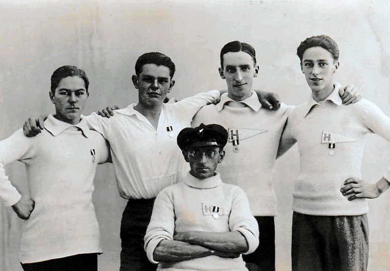 Fem af de første klubmestre i Hadsund Roklub, anno 1932: Fra venstre: Svend Johansen, Jens Aage Jensen, Sigurd Madsen; Wagner Godskesen og styrmand Holger Madsen.  Privatfoto
