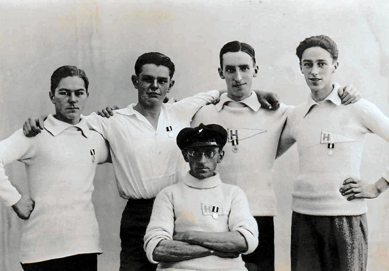 Fem af de første klubmestre i Hadsund Roklub, anno 1932: Fra venstre: Svend Johansen, Jens Aage Jensen, Sigurd Madsen; Wagner Godskesen og styrmand Holger Madsen. Privatfoto