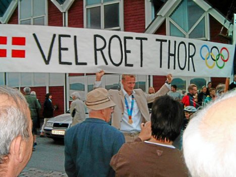 Et ubestridt højdepunkt i Hadsund Roklubs 90-årige historie var, da Thor Kristensen vendte hjem fra OL i Athen med en guldmedalje om halsen. Privatfoto