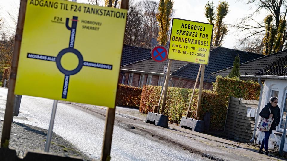 I to måneder frem til 18. december må bilister på Hobrovej i Støvring køre en omvej grundet vejarbejdet ved Klepholmvej.