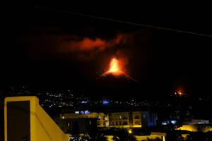 Vulkan på spansk ø buldrer videre efter syv ugers udbrud