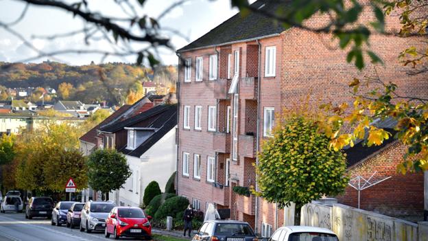 Den 53-årige kvinde har boet i adskillige år i lejligheden i Jernbanegade, men efter voldsepisoden i marts tvang boligforeningen hende ud.  Foto: Claus Søndberg