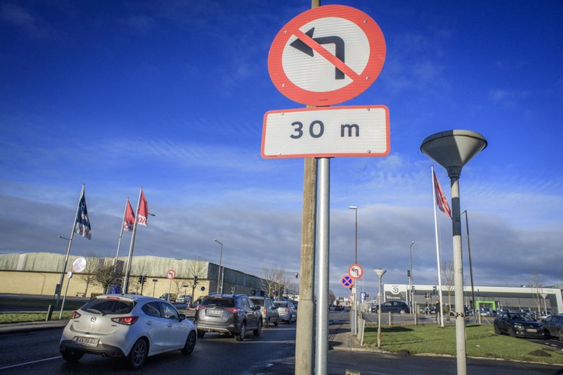 Knap en halv million kroner er der blevet udskrevet bøder for efter ulovlige venstresving her i krydset Håndværkervej-Ny Kærvej i Aalborg i 2021. Arkivfoto: Martin Damgård