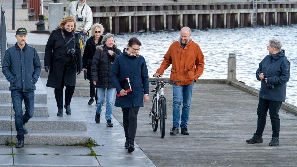 Som del af arbejdet med at samle ideer til en fremtidig brug af havneområdet, blev der i oktober gennemført gå-ture på havnen i små grupper, såkaldte ”Walk and talks”. Arkivfoto: Bo Lehm