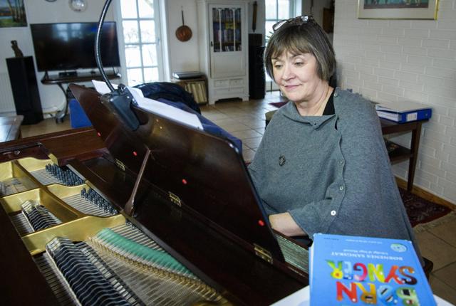 Lene Rom Frederiksen underviser ikke blot sine elever i klaver - hun prioriterer også selv at blive bedre til sit musiske håndværk. 
 Foto: Kim Dahl Hansen