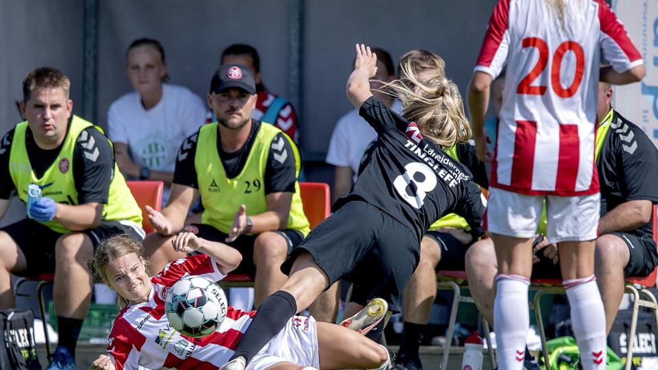 Det bliver en historisk dag for AaB’s fodboldkvinder, når de tager imod Fortuna Hjørring på grønsværen på Aalborg Portland Park. Arkivfoto: Lars Pauli