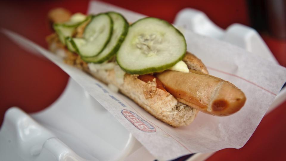 Få varmen med en dejlig lun pølse og hyld pølsevognen. Arkivfoto: Martin Damgaard