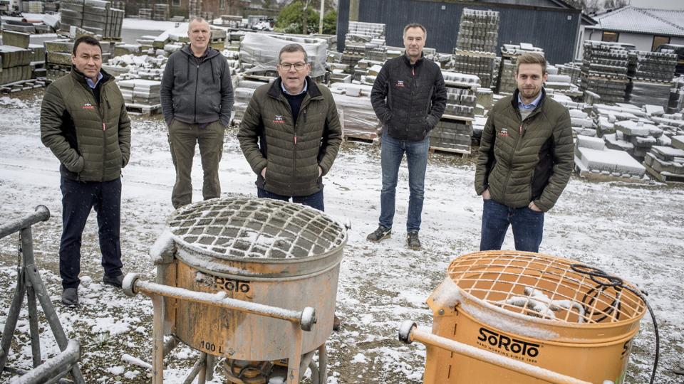 De fem aktionærer i HME - heraf to nye. De ejer hver 20 procent af firmaet. Det er fra venstre Johnny Mieth, Mads Madsen, Knud Kristensen, der også er direktør, Anders Andersen og Jakob Kondrup Sørensen.