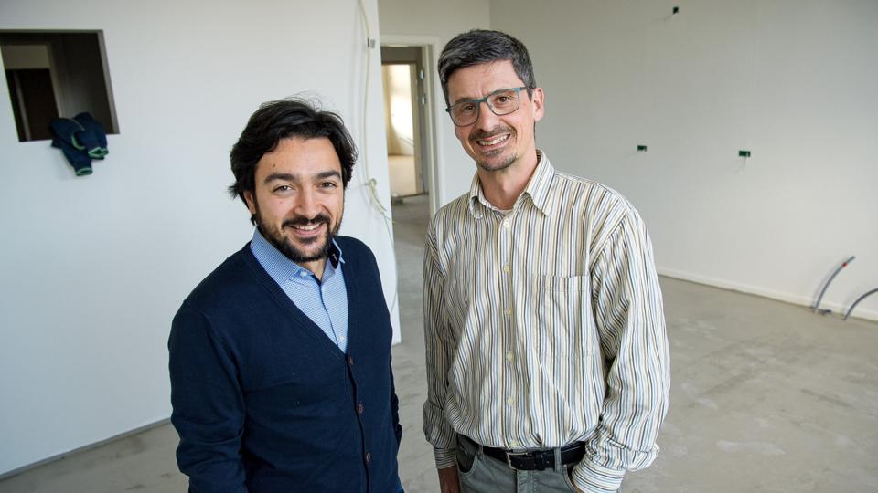 Lægerne Antonio Tivalotti og Klaus Wilbrandt Kjær åbnede 1. december Lægehuset Thyland i Hundborg. Om knap tre måneder overtager de yderligere en lægeklinik, nemlig den nuværende Regionsklinik Øster Jølby. Arkivfoto: Bo Lehm