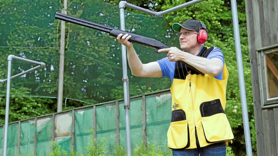 Byrådsmedlem Jesper Greth (V) var glad for, at han som tidligere formand for SSV Flugtskydningsforening alligevel godt måtte deltage aktivt i debatten i byrådssalen i Terndrup torsdag aften. Arkivfoto: Andreas Falck