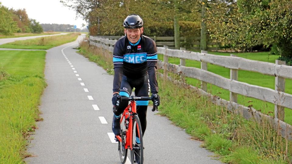 Formanden for Sæby Motions Cykel Club, Michael Nielsen, glæder sig over, at politikene afsætter penge til cykelstier og veje. Foto: Tommy Thomsen