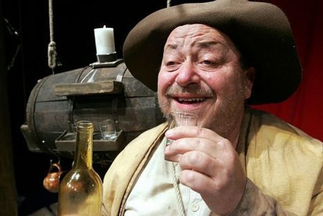 Hans Holtegaard som Jeppe i "Jeppe på Bjerget" - en af de mange roller, han spillede på Vendsyssel Teater. Foto: Hans Ravn