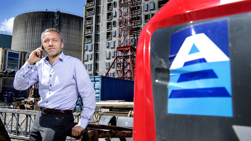 - Det er grotesk, at Martin Nielsen ser sig selv som fanebærer mod særbehandling, når han selv har modtaget ulovlig særbehandling af Aalborg Kommune. Man kan ikke undgå at tænke ”tyv tror hver mand stjæler”, siger Asger Enggaard, der meddeler, at han tager fløjlshandskerne af. <i>Arkivfoto: Lars Pauli</i>
