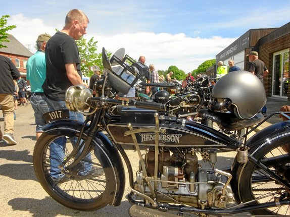 En gammel amerikaner veteranmotorcykel af mærket Henderson fra 1917."