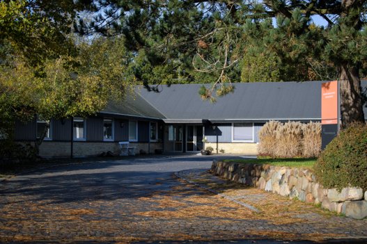 Da der endnu var institution i Strandgården. Nu nedrives bygninger efter kommunalbestyrelsens beslutning. <i>Arkivfoto: Bo Lehm</i>